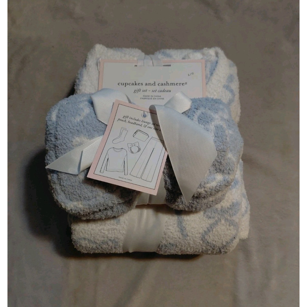 Cupcakes and Cashmere Gift Lounge Set: Top & Pants Pouch Scrunchie Socks Size L
